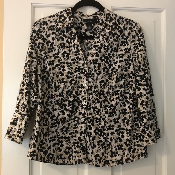 V-Neck Button Down Shirt. - Picture 3 of 5